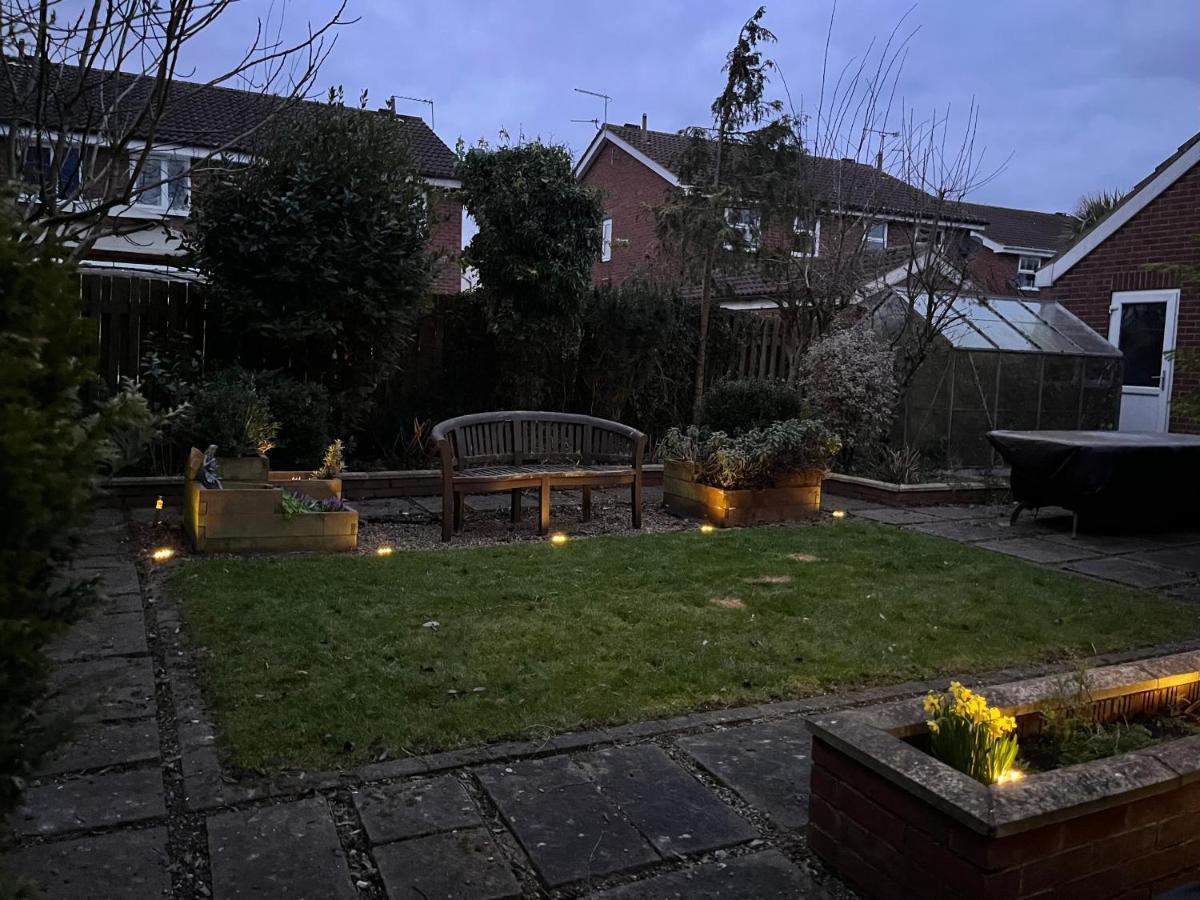 Stunning Beverley Bungalow W Fireplace, Private Parking, And Garden 外观 照片