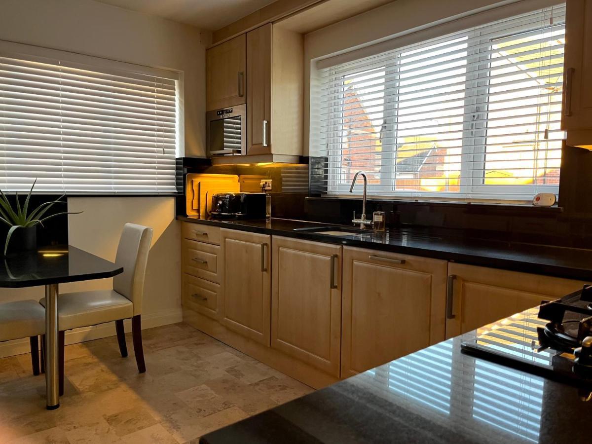 Stunning Beverley Bungalow W Fireplace, Private Parking, And Garden 外观 照片