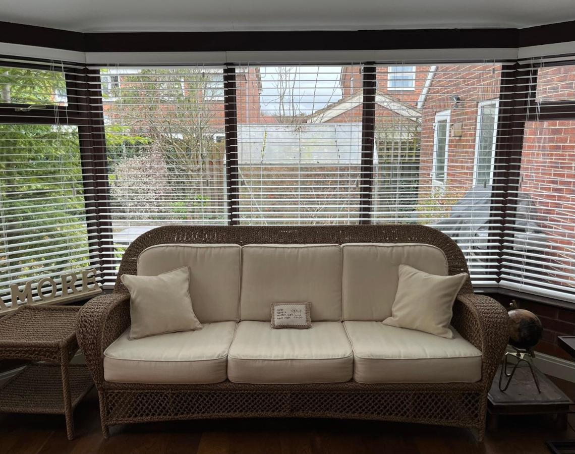 Stunning Beverley Bungalow W Fireplace, Private Parking, And Garden 外观 照片