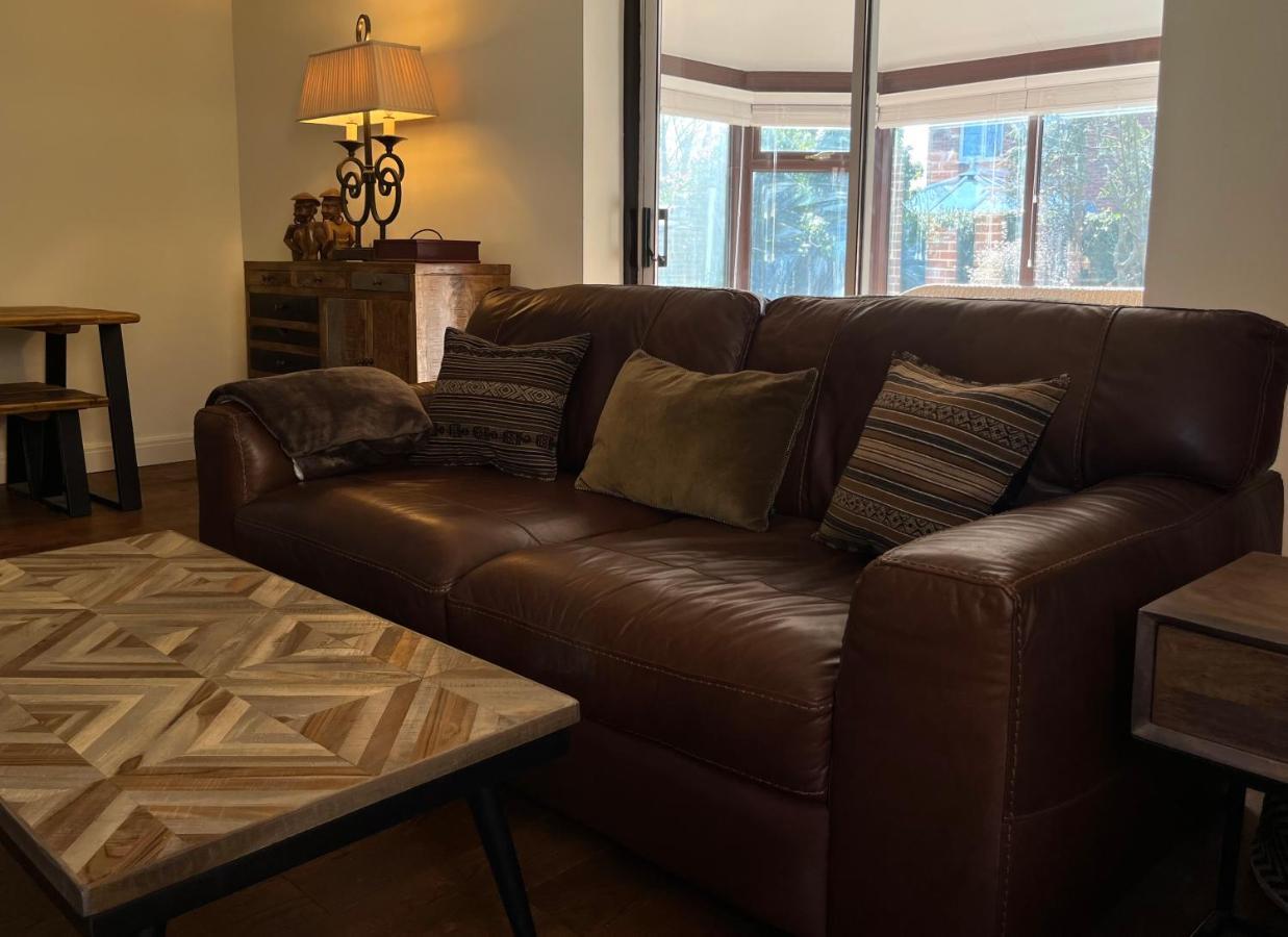 Stunning Beverley Bungalow W Fireplace, Private Parking, And Garden 外观 照片